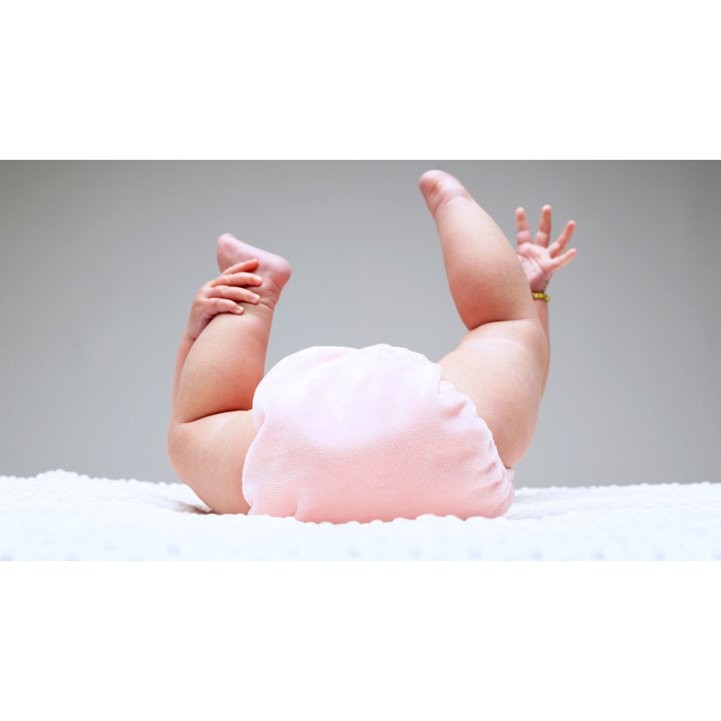 تعویض پوشک نوزاد تعویض پوشک نوزاد