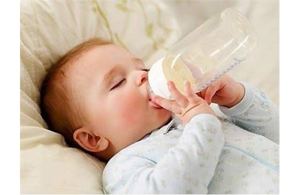 چگونه بهترین شیشه شیر را برای نوزاد انتخاب کنیم؟